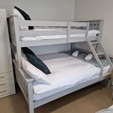 Хостел Trivia House Swanlinbar Екстер'єр фото