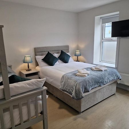 Хостел Trivia House Swanlinbar Екстер'єр фото