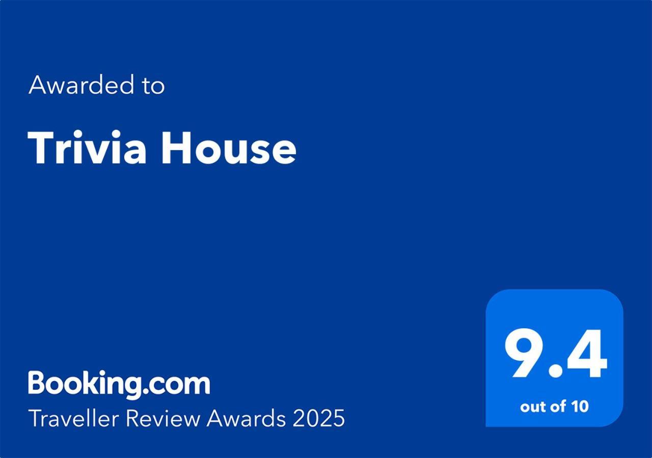 Хостел Trivia House Swanlinbar Екстер'єр фото