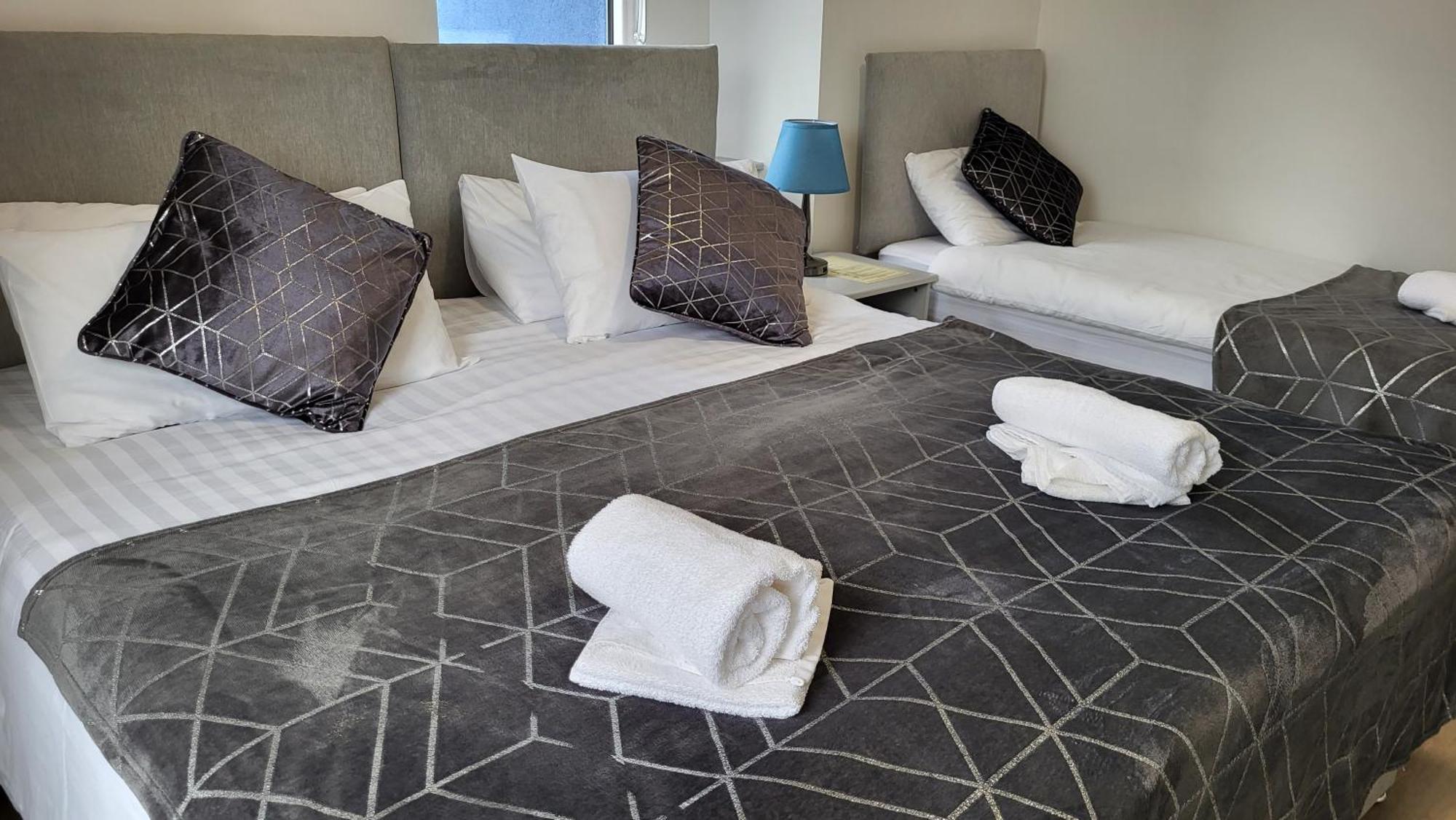 Хостел Trivia House Swanlinbar Екстер'єр фото