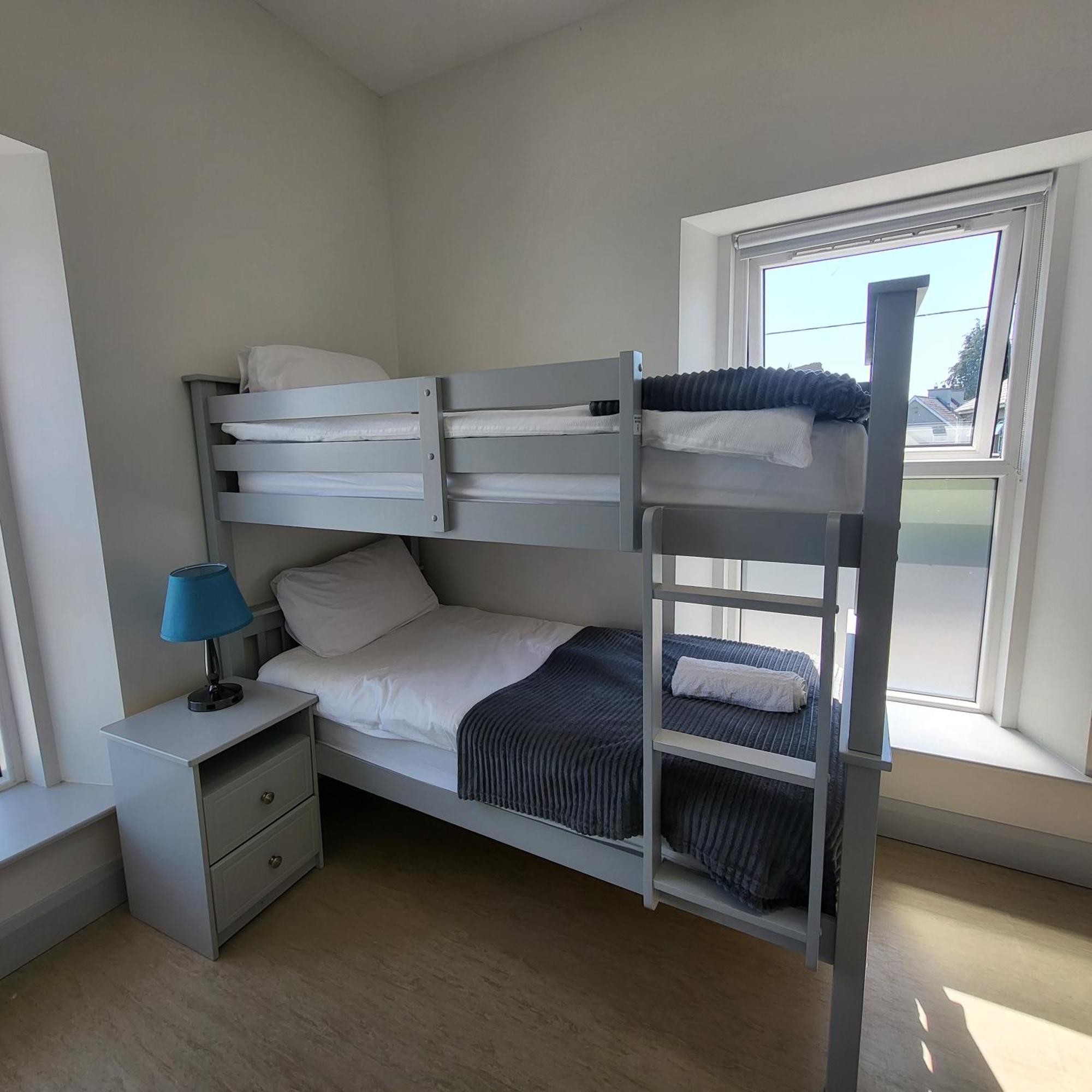 Хостел Trivia House Swanlinbar Екстер'єр фото